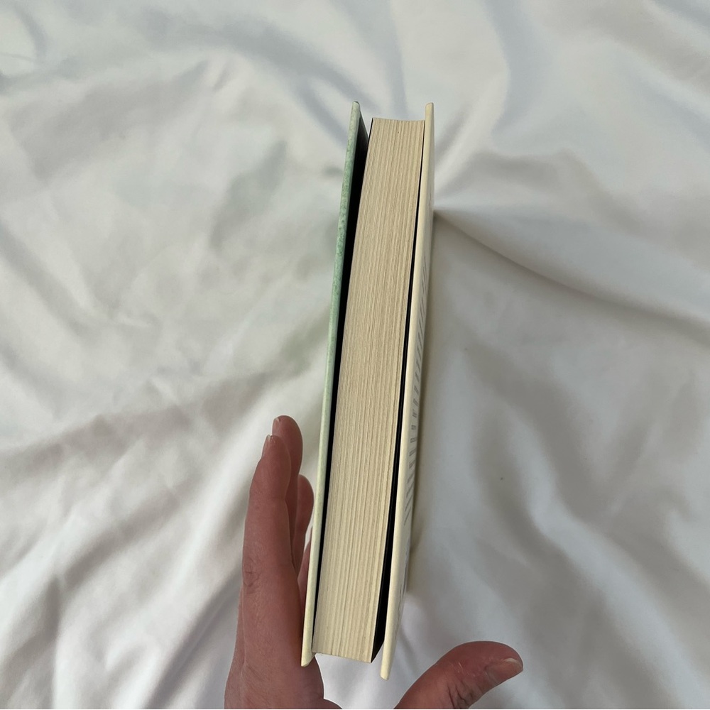 "the life-changing magic of tidying up" by Marie Kondo - Picture 7 of 7